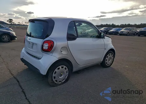 2016 Smart Fortwo z USA, uszkodzony, nr VIN WMEFJ5DA4GK082192